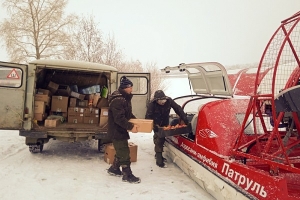 Спасатели доставили продукты в труднодоступную деревню
