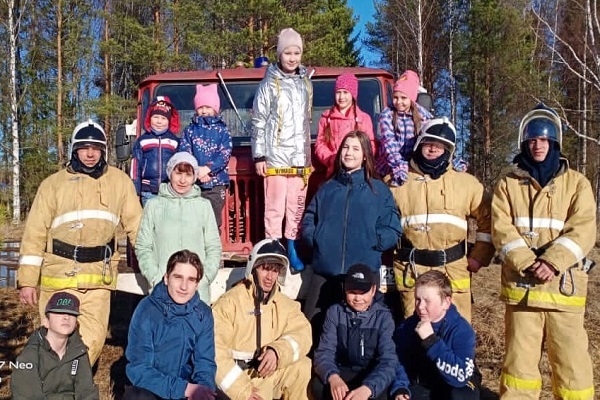 Пожарные добровольцы Ленского района провели учения с привлечением местного населения