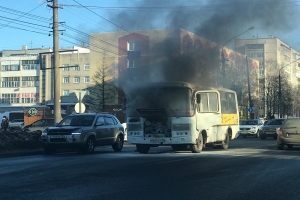 Автобус загорелся в утренний час пик (Архангельск)