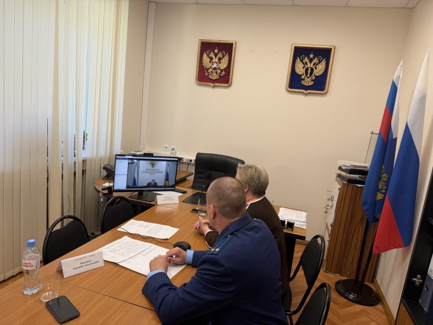 Прокурор Архангельской области и Ненецкого автономного округа Николай Хлустиков в режиме видео-конференц-связи провел личный прием жителей ЗАТО г. Мирный, г. Коряжмы и Ленского муниципального округа