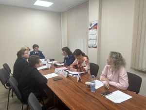 Под председательством заместителя прокурора области и автономного округа Елены Архиповой в прокуратуре проведено заседание межведомственной рабочей группы по вопросам предупреждения подростковой преступности и защиты прав детей