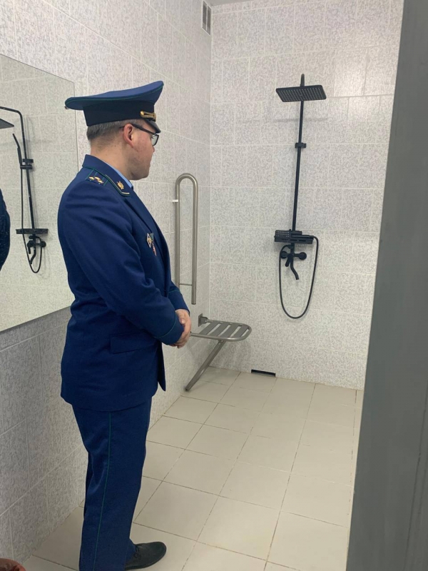 Прокурором обеспечена защита прав инвалидов и маломобильных групп граждан на доступность объектов социальной инфраструктуры в г. Вельске
