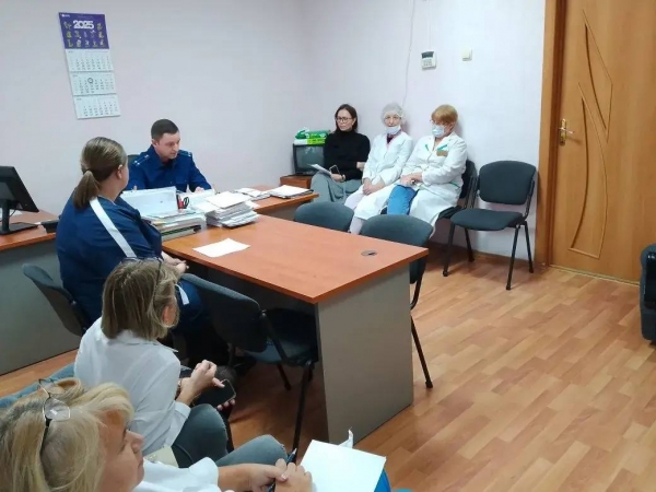 Работники прокуратуры г. Архангельска выехали в поликлинику № 3 в Маймаксанском округе