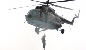 Под Архангельском Росгвардия отработала десантирование с вертолёта