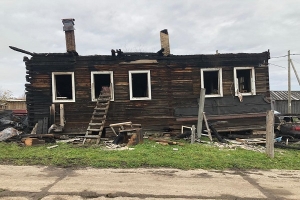 Пожар в Холмогорском районе: сгорел дом, хлев и машина
