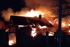 Два пожара на Пинежье: горели жилые дома, баня и хозпостройка