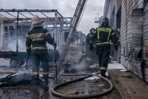 Огнем уничтожено два автомобиля транспортной компании (Архангельск)