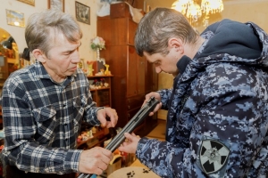 Жители Поморья за 11 месяцев добровольно выдали более 200 незаконно хранящихся предметов вооружения