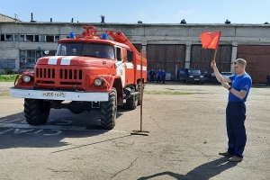 В отряде ГПС №20 Приморского района выбрали лучшего водителя пожарного автомобиля
