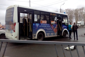 Один человек пострадал при столкновении пассажирского автобуса и «ГАЗели» (г. Архангельск)