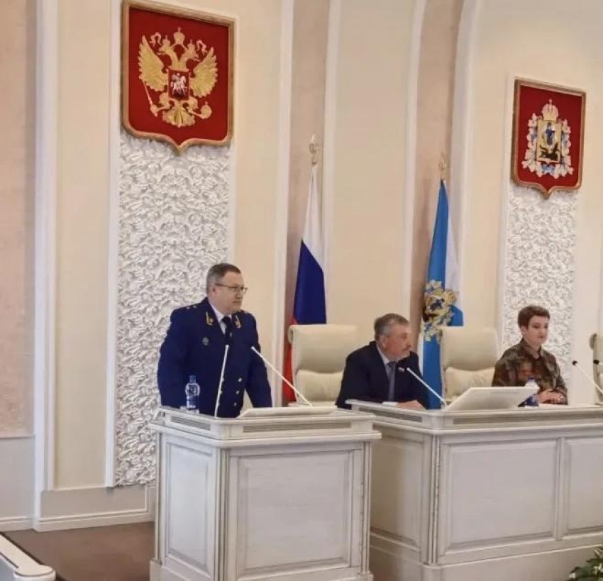 Прокурором Архангельской области и Ненецкого автономного округа Николаем Хлустиковым на сессии Архангельского областного Собрания депутатов представлен проект областного закона «О дополнительных мерах государственной поддержки в сфере занятости учас