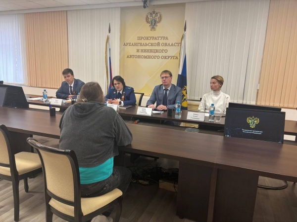 Заместителем прокурора области и автономного округа  проведен прием граждан по вопросам оказания гражданам социальных услуг и медицинской помощи
