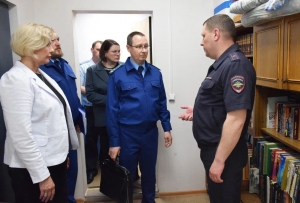 Заместителем прокурора Архангельской области и Ненецкого автономного округа Павлом Матанцевым и Уполномоченным по правам человека в Ненецком автономном округе Екатериной Ждановой проведена проверка изолятора временного содержания