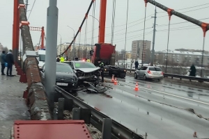 В результате ДТП на Кузнечевском мосту пострадали двое человек