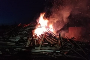 Ночью в Няндоме произошёл пожар на лесообрабатывающем предприятии