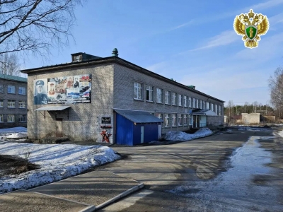Бывший школьный охранник предстанет перед судом за превышение полномочий по охране порядка на объекте образования