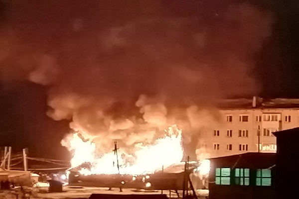 В пос. Малошуйка Онежского района сгорел бар. Пострадавших нет