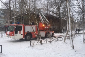 В Новодвинске огнём повреждена нежилая двухэтажка