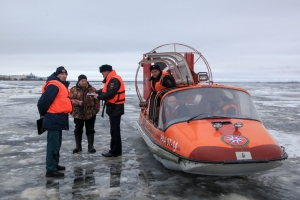 В Архангельске проводится патрулирование акватории из-за опасности провалов под лёд