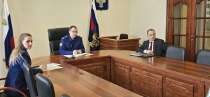 Заместитель прокурора Архангельской области и Ненецкого автономного округа Павел Матанцев с Уполномоченным по защите прав предпринимателей в Ненецком автономном округе Германом Сопочкиным провели совместный прием представителей бизнес-сообщества