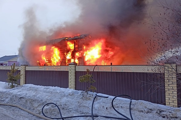В Маймаксе тушили пожар по повышенному номеру сложности