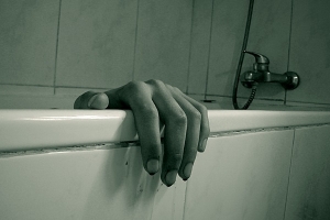 Девушку в ванной убило ударом тока