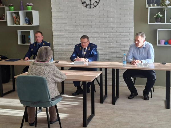 Прокурор Архангельской области и Ненецкого автономного округа Николай Хлустиков провел личный прием граждан в ГБУ АО «Архангельский областной центр социального обслуживания населения»