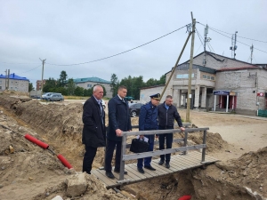 Заместителем прокурора Архангельской области и Ненецкого автономного округа Павлом Матанцевым в рамках подготовки к отопительному периоду 2024-2025 гг. осуществлен выезд в п. Искателей