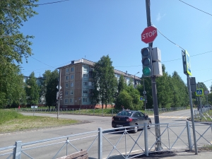 По требованию прокурора на участке дороги с повышенной аварийностью установлен светофорный объект