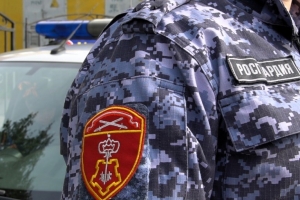 В Котласе наряд Росгвардии отыскал у реки страдающего деменцией пенсионера