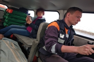 Архангельские спасатели эвакуировали с островной территории двух человек