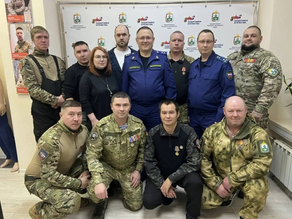 Прокурор Архангельской области и Ненецкого автономного округа Николай Хлустиков провел встречу с ветеранами специальной военной операции