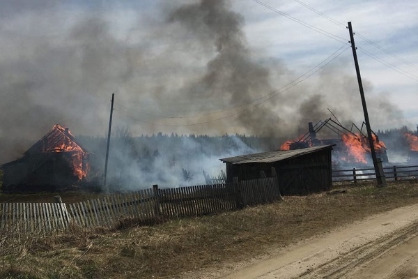 Пожарные добровольцы пос. Усть-Очея (Ленский район): «Если бы зацепило дома и лес - то была бы жесть по всему посёлку»