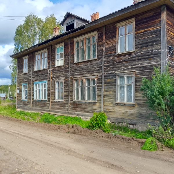 По иску прокурора Вилегодского района суд обязал муниципалитет снести аварийный дом, расселенный в рамках реализации национального проекта «Жилье и городская среда»