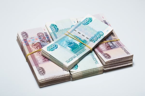По иску прокурора города Коряжмы суд взыскал в пользу местной жительницы 360 тысяч рублей, переведенные мошенникам