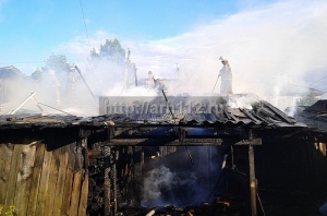 Ночной пожар в Архангельске: горели дровяные сараи