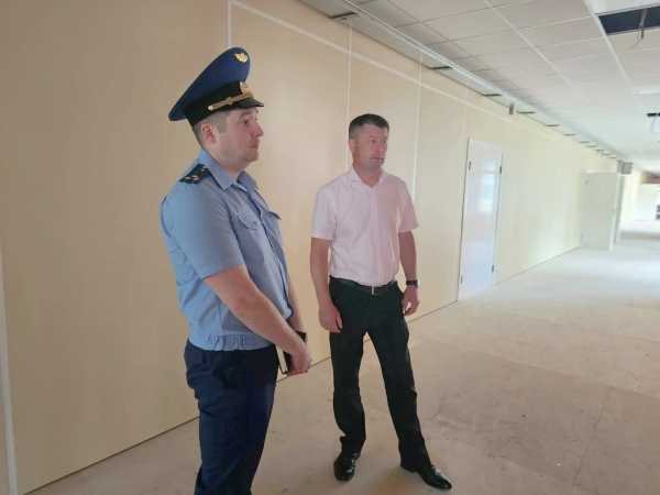 Прокурор Виноградовского района проверил ход капитального ремонта школы в пос. Хетово