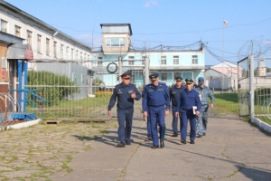 Прокурор Архангельской области и Ненецкого автономного округа Николай Хлустиков проверил состояние законности в дислоцированной в городе Котласе исправительной колонии № 4