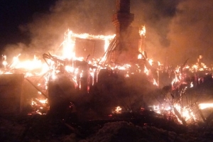Пожар в Любовском уничтожил дом и подсобное хозяйство с животными