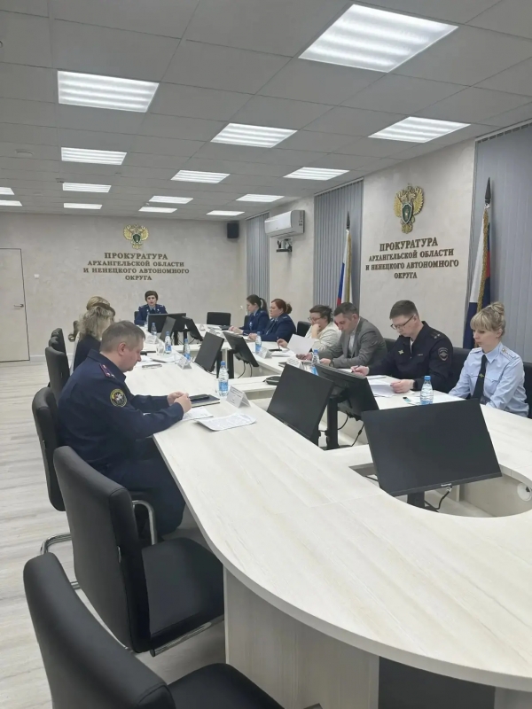 Под председательством заместителя прокурора области и автономного округа Елены Архиповой в прокуратуре области и автономного округа проведено заседание межведомственной рабочей группы по вопросам предупреждения подростковой преступности и защиты прав