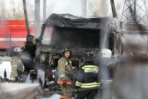 В Архангельске горел бензовоз. Пожарные смогли отстоять цистерну и не допустить возгорания топлива