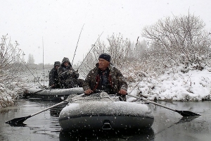 Назло окончанию навигации северяне продолжают морозить себя на рыбалке