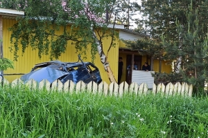 Водитель погиб, пассажир в больнице: в Красноборске автомобиль врезался в дерево
