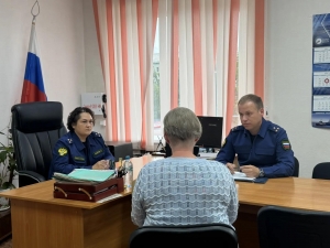 Заместителем прокурора области и автономного округа Тамарой Захаровой в рамках работы мобильной приемной осуществлен выезд в деревню Рикасиха Приморского муниципального округа