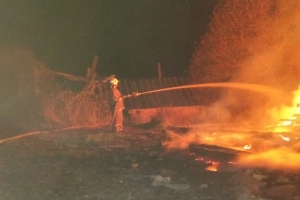 Пожар в Каргополье: сгорел жилой дом, гараж и мотоцикл