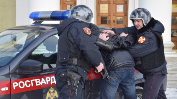 В Архангельске и Мирном Росгвардия задержала магазинных воришек