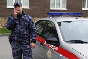 Сотрудники Росгвардии в центре Котласа задержали осужденного, объявленного в розыск