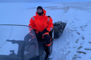 Северодвинские спасатели вытащили из двойного льда насквозь промокшего пожилого рыбака