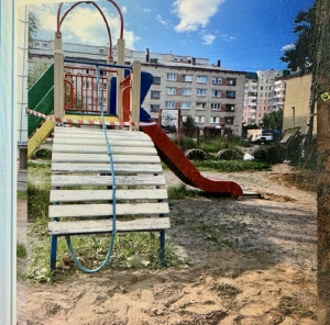 В результате прокурорского вмешательства на детской игровой площадке в г. Архангельске проведен ремонт