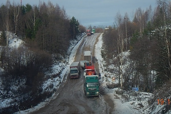 В Красноборском районе из-за распутицы большегрузы не могут одолеть Шиловский угор